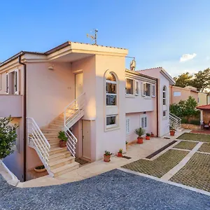  Villa Lola, Sea On A Palm! Heated Pool